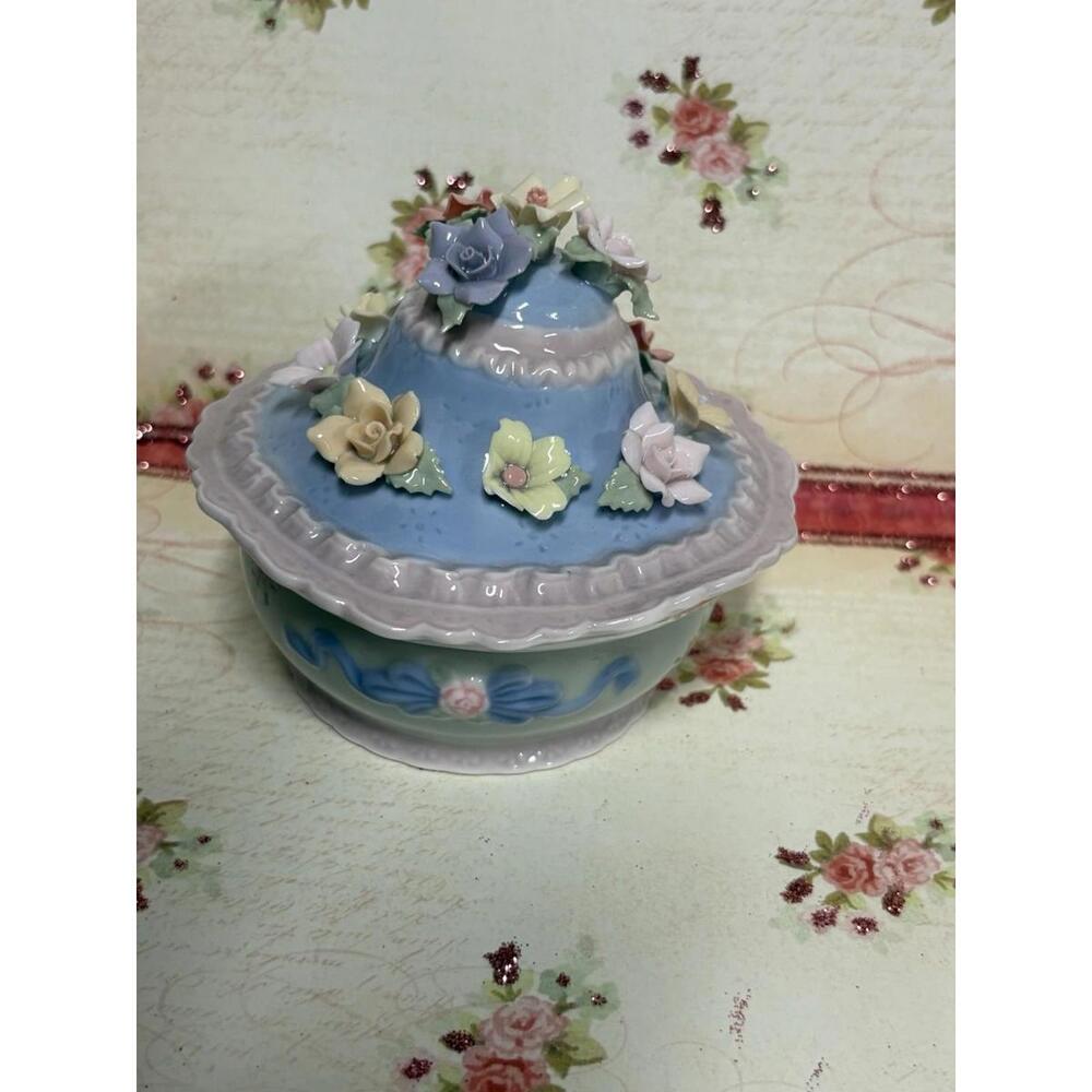 VTG Musical Porcelain Jewelry Trinket Box with Applied Flowers Design
